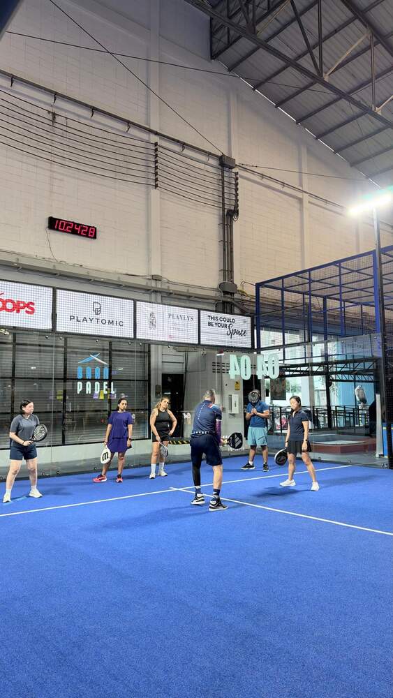 Group clinic on court at Baan Padel